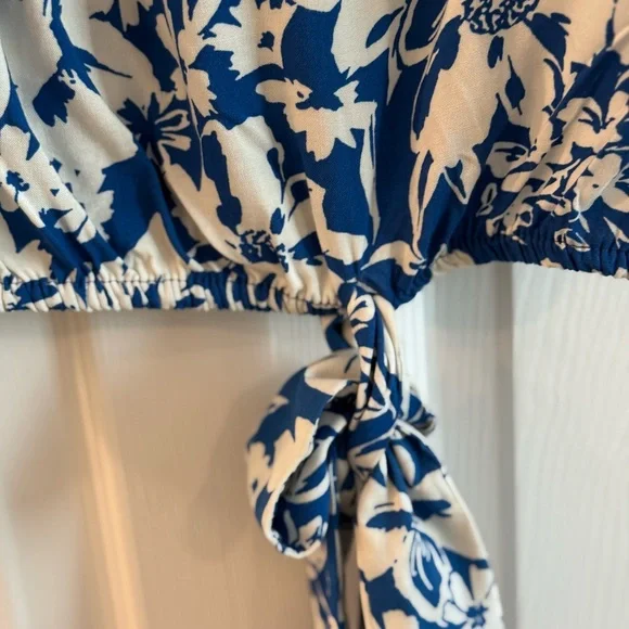 Vince Camuto Blue and White Floral Tie-Front Blouse - Picture 5 of 5
